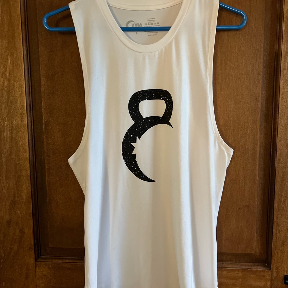 Zyia White Kettlebell Muscle Tee Large *Never Worn!*